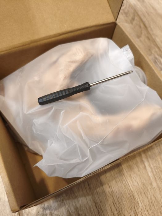 Halloween Zombie Hand – mâna scary cu sunete care merge singură – nouă