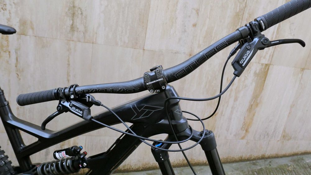 YT Capra CF Comp, ендуро, карбон 13.2 кг, 170 мм ход, RS Lyrik RC3
