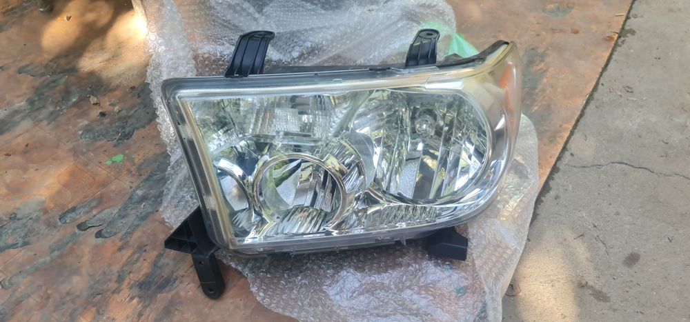 Фары тойота тундра ,секвойя