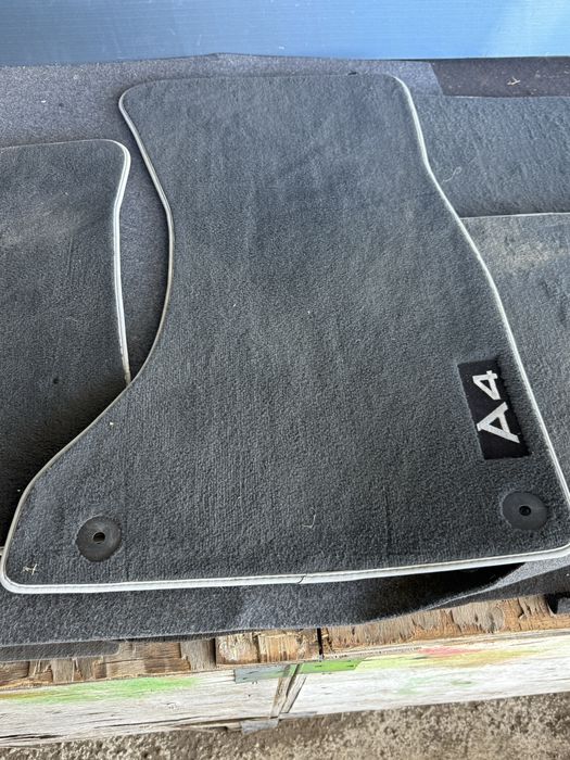 Оригинални предни задни стелки за Audi A4 2008-15 черни с сив кант