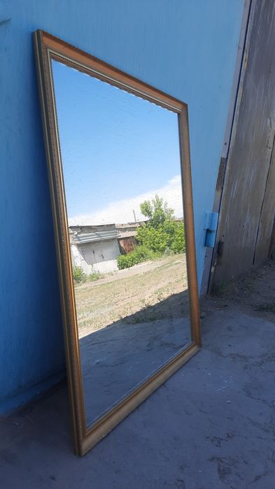 Продам настенное зеркало