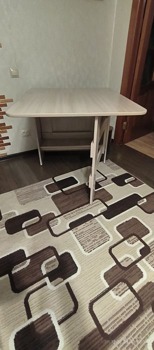 Продаётся стол-книжка.