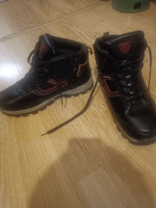 Продаются мужские зимние ботинки