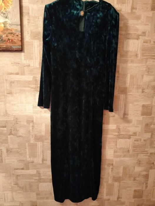 два женских вечерних длинных платья