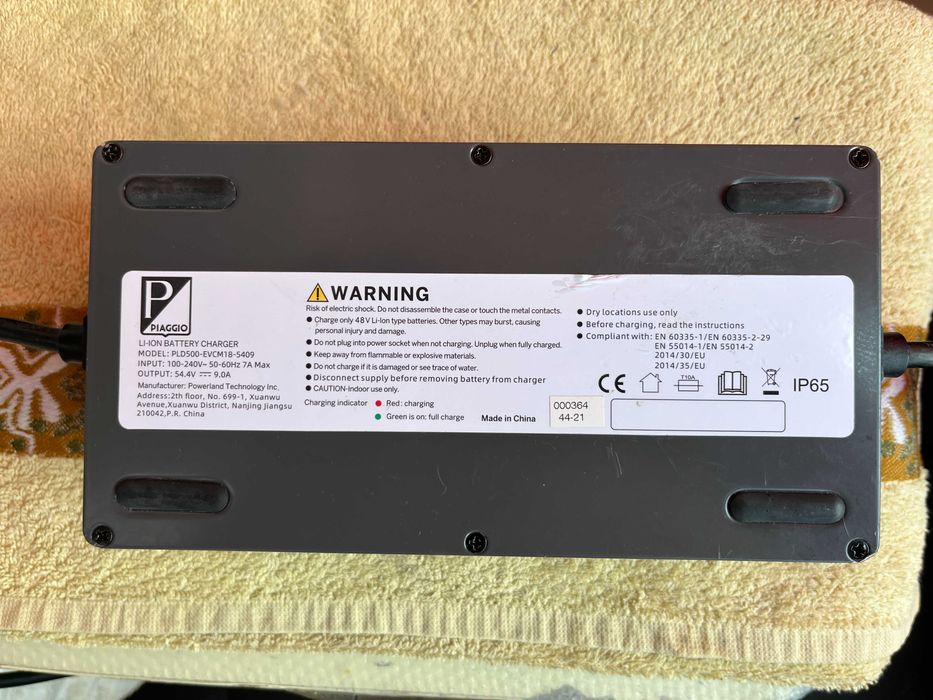Incarcator scuter electric PIAGGIO 54,4V/9Ah pentru bateri de 48 volti