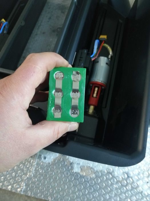 Произвеждам литиево-йонни батерии за лодки за захранка .