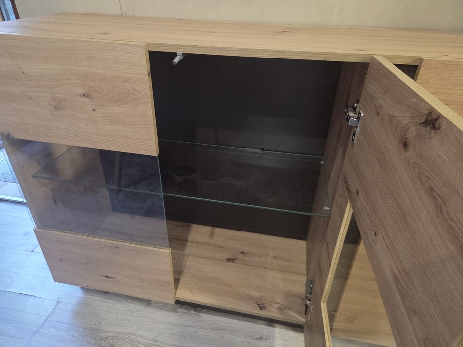 Модерен скрин витрина