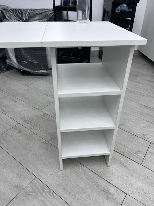 Маникюрный стол в комплекте