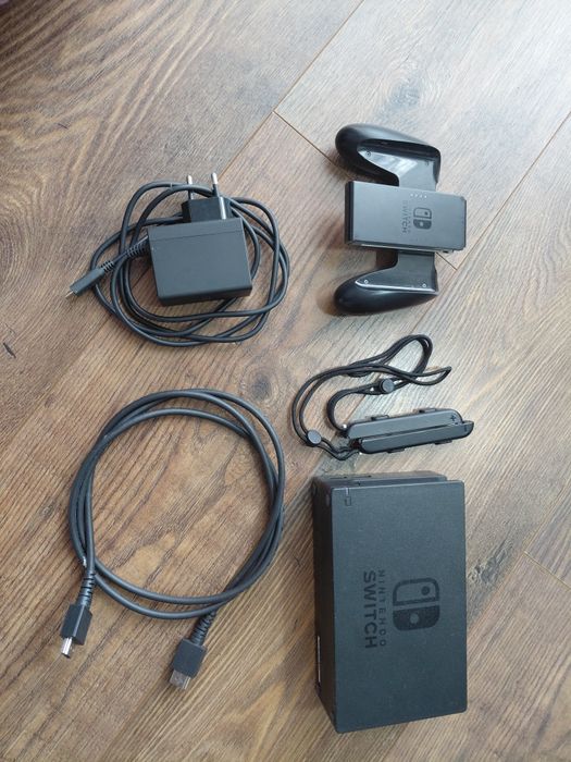 Vând Nintendo Switch în stare impecabilă, fără zgârieturi sau probleme