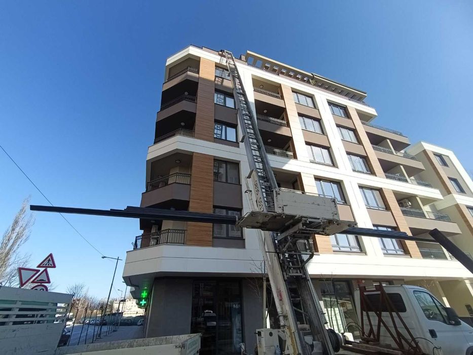 Мобилен асансьор. Товарна авто вишка. Хаспел. Лифт. Подемник .Стълба