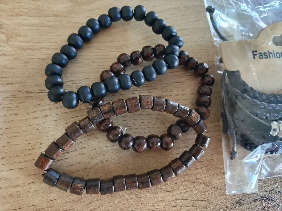 Модные браслеты кожаные и древесные