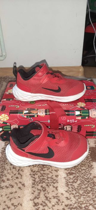 Vand pantofi sport baietei Nike,marimea25