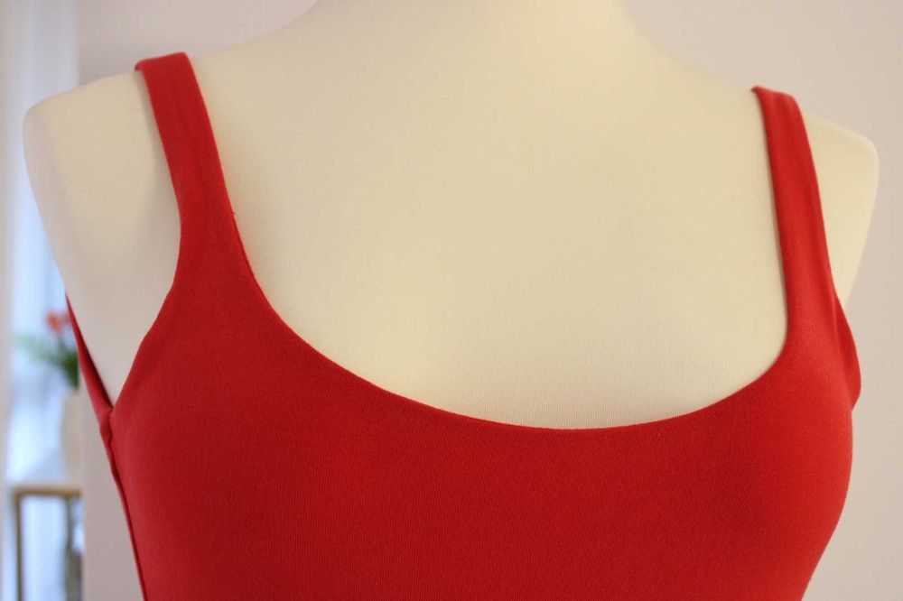 Червена рокля от трико