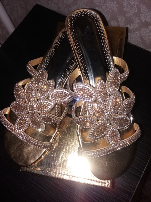 Срочно! Обувь басаножки-шлепки 37 разм.привозные!Индия. На сарпу. Расп