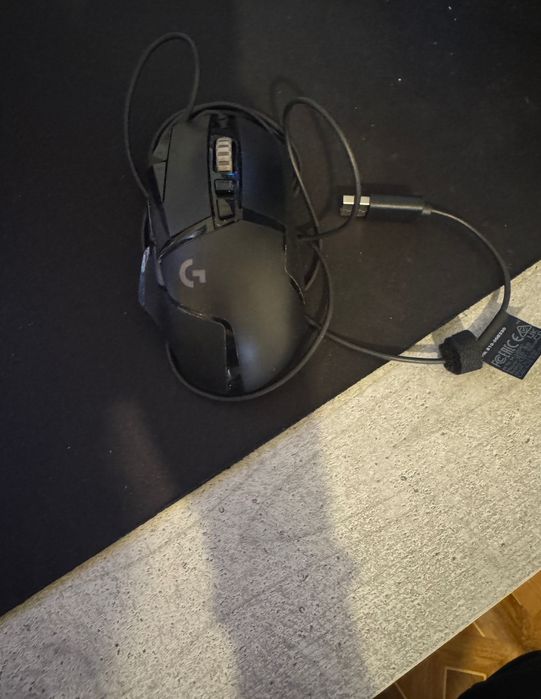 Здравейте продавам мишка Logitech g502 hero, с клавиатура keychron