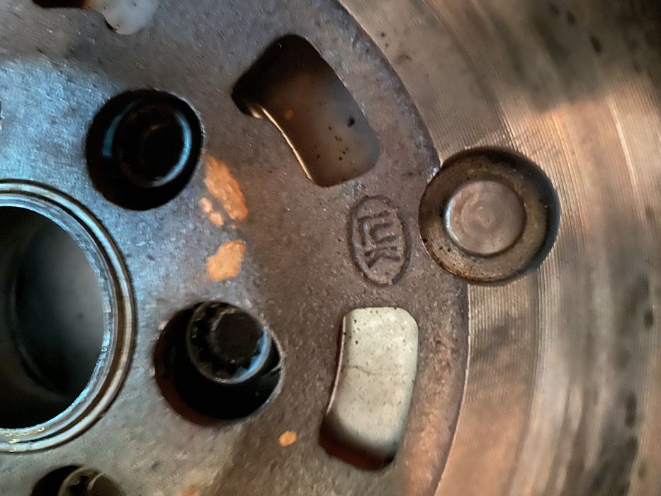 Маховик демпферен 1.9 тди 105 к.с