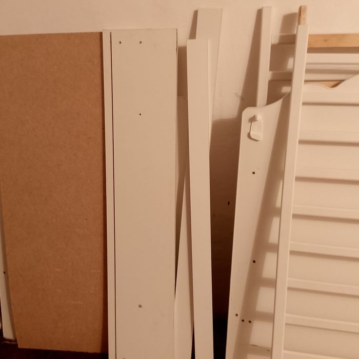 Детская кровать с полками