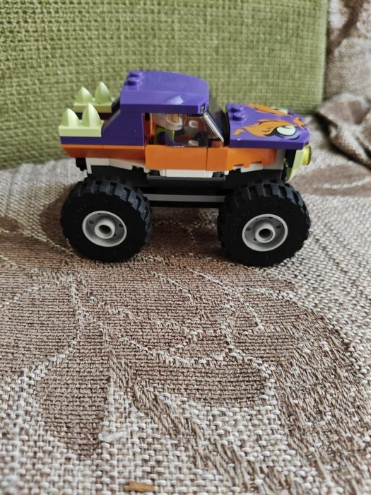 Vând camion de cascadorii LEGO. Preț: 70,50 RON