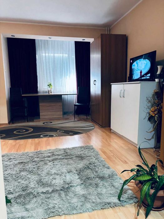 Vând Garsonieră Mobilată Zona Rogerius 30 Mp