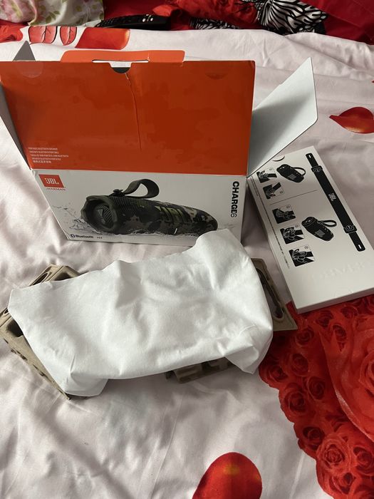 Cutie boxa JBL charge 6 camo noua