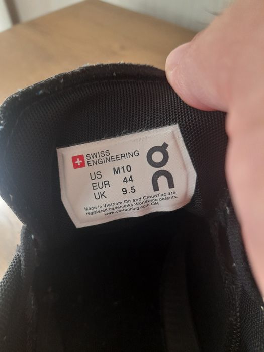 On Cloud маратонки 44 номер.