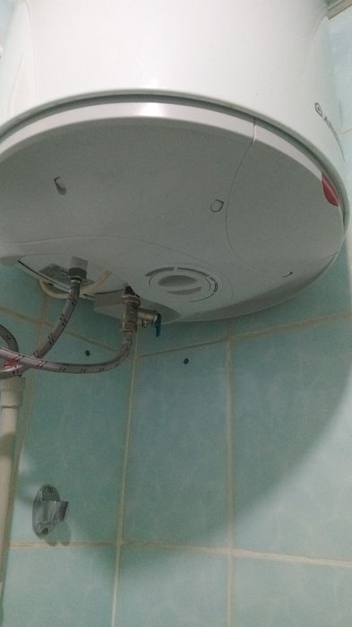 Аристон 50 000. В отличном состоянии.