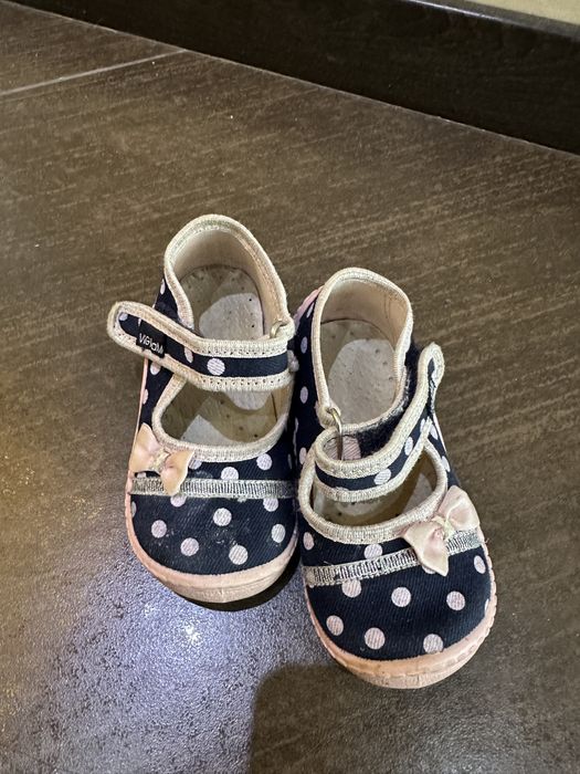 Продавам обукви и пантови размер 23 и 22