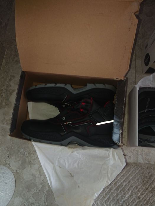 Bocanci si pantaloni muncă