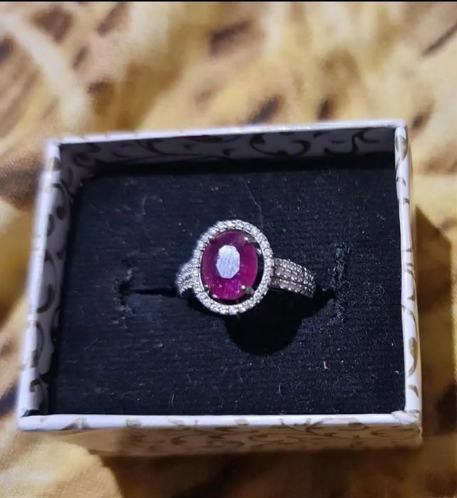 Сребърен комплект с натурален Рубин и циркони.Продават се и по отделно