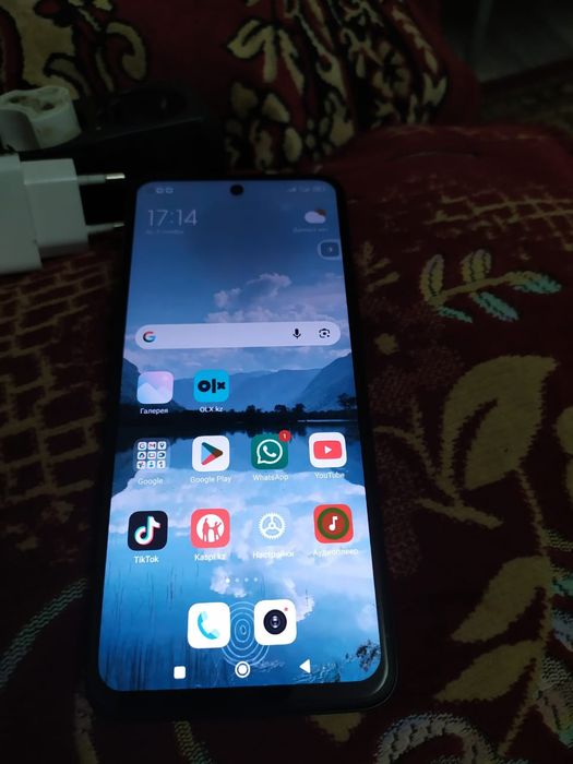 Продам телефон Redmi 12 256 g 4 G