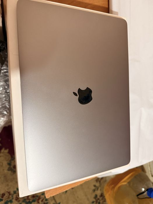 Срочно продам MacBook Pro 2019