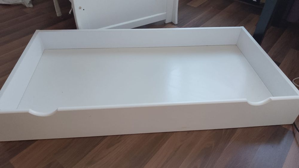 Patuț din lemn bebe cu plasă de țânțari
 C