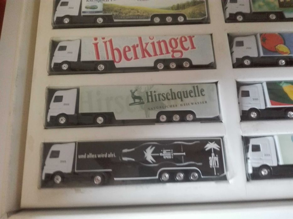 Детски играчки - рекламни камиончета и кубче на Рубик.