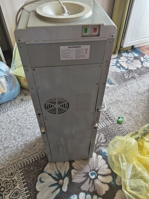 Диспенсер бывшии в употреблении