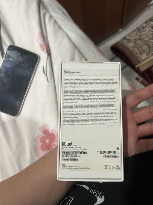 Продам Айфон 13