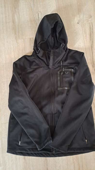 Преходно черно яке