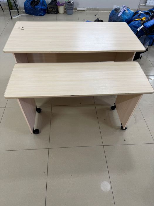 Столы ,  на колесиках б/у
