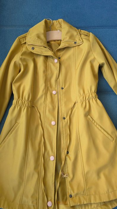 Палто цвят горчица