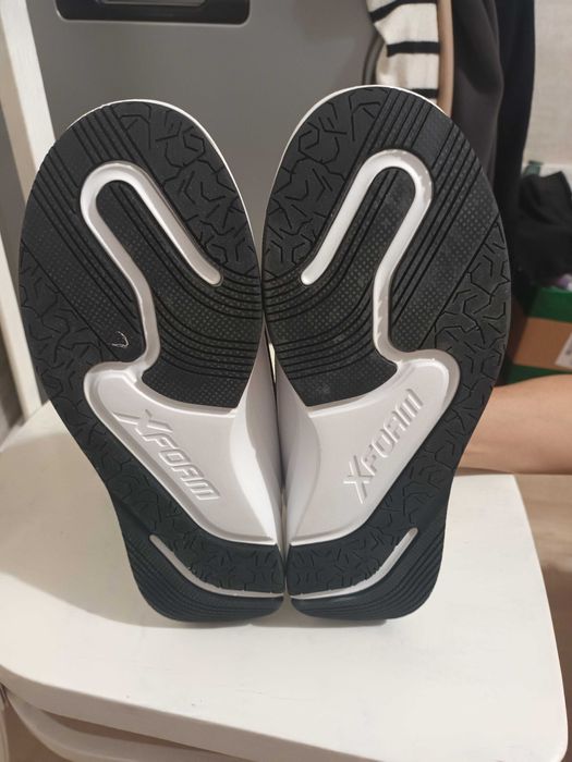 Обувь спортивная женская