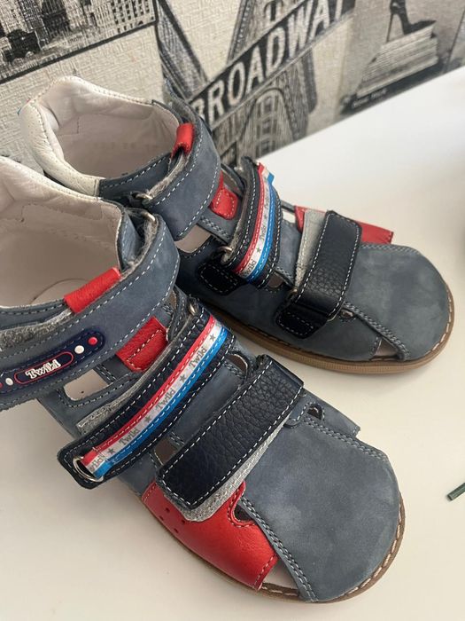 Продам новые сандали и кроссовки ортопедические на мальчика