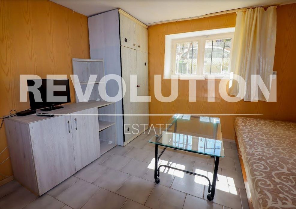 Тристаен апартамент в района на Цветен квартал!