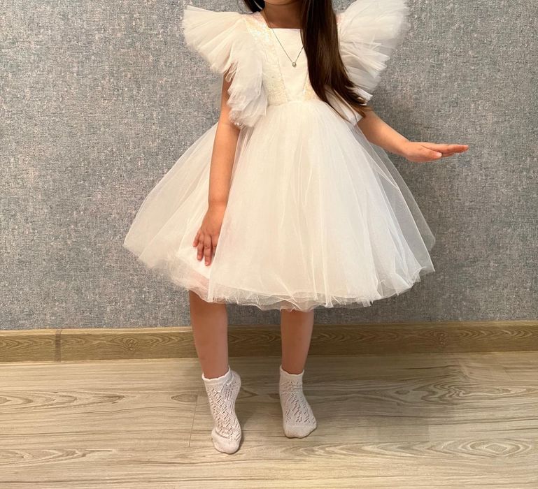 Платье белое продам