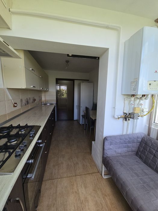 Închiriez apartament 3 camere decomandate