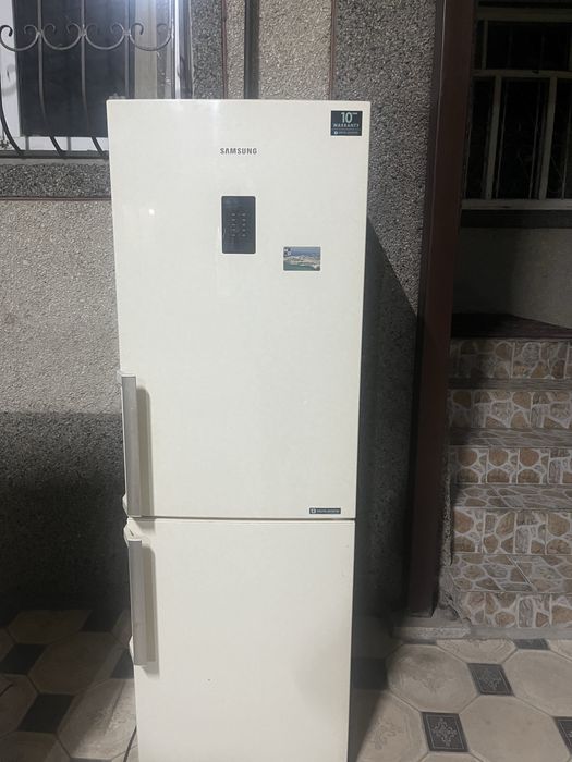 Продается холодильник Samsung