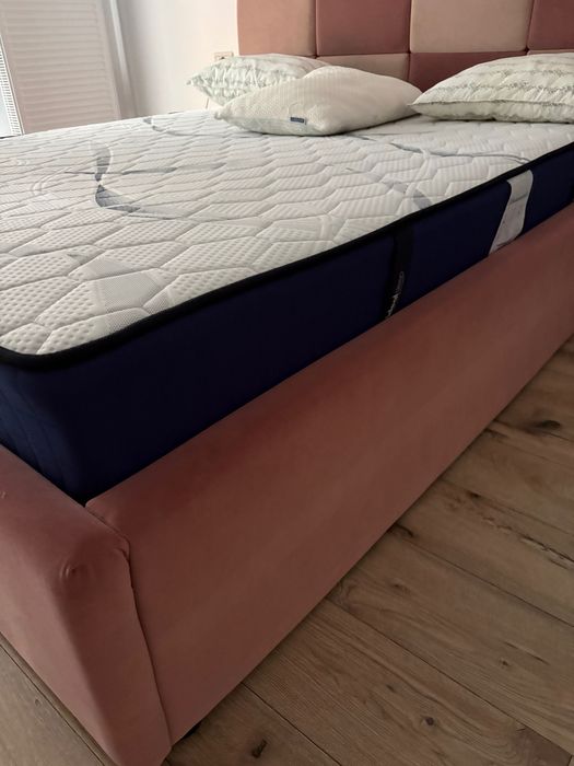 Pat tapițat (200/160)si saltea (25cm) utilizate 1 luna