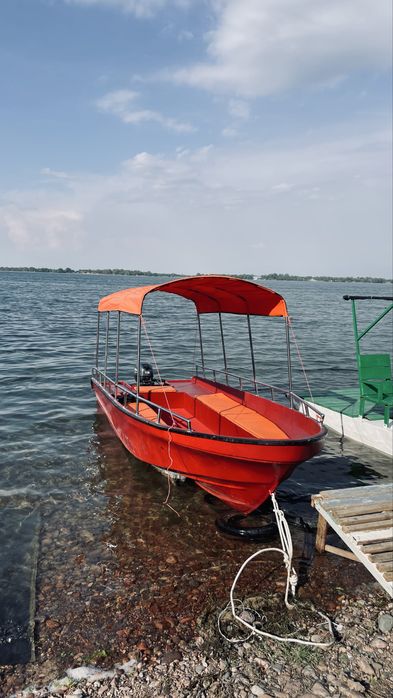 Катер с матором новый.