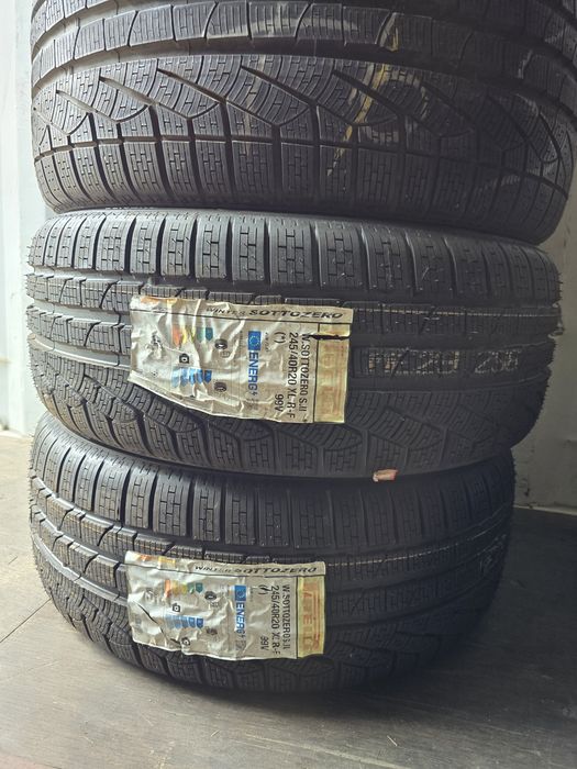 Set 245 40 20  275 35 20 pirelli NOI
