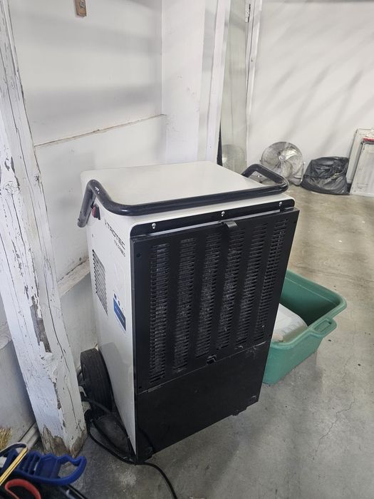 Utilaje spălătorie covoare, mașina spalat, desprafuitor, centrifuga