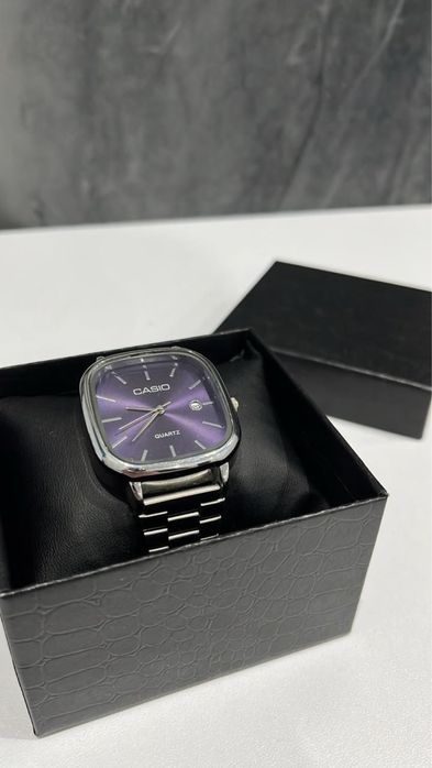 Продам часы , наушники