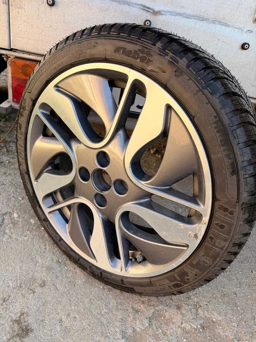 Janta aluminiu R17 în 4 prezoane pt Dacia Renault